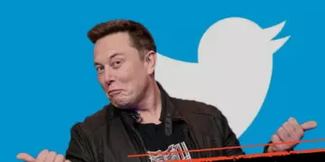 Илон Маск возглавил Twitter, уволив топ-менеджеров компании