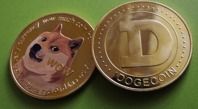 Первая мемная криптовалюта: Dogecoin (DOGE)